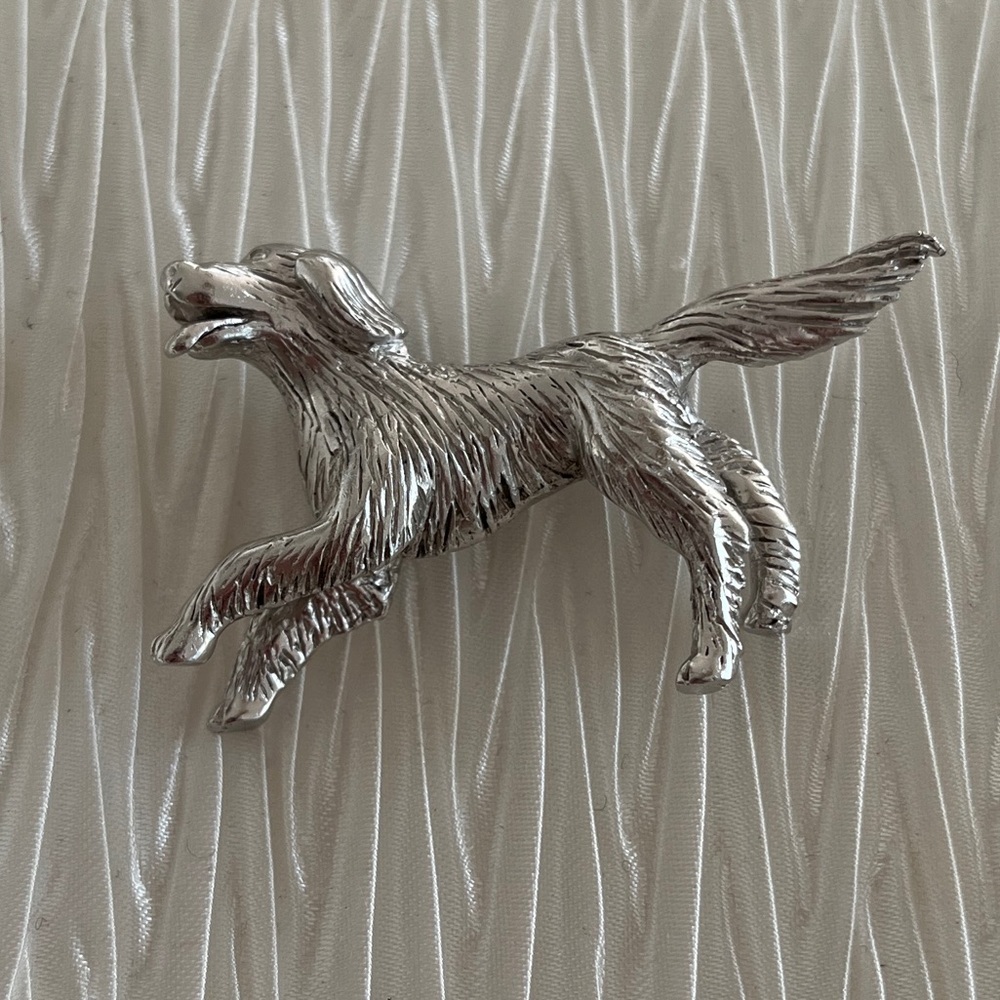 BROOCH Silver Tone Metal Playful Retriever Setter Dog Pin 3D Detailed Charming